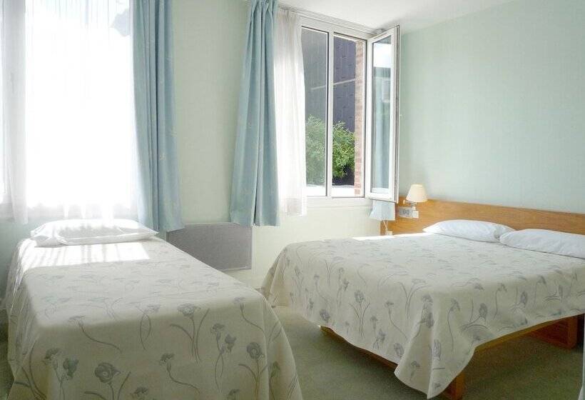 חדר סטנדרט לשלושה, & Restaurant Le Cardinal