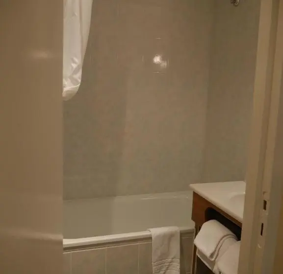 スタンダードトリプルルーム, & Restaurant Le Cardinal