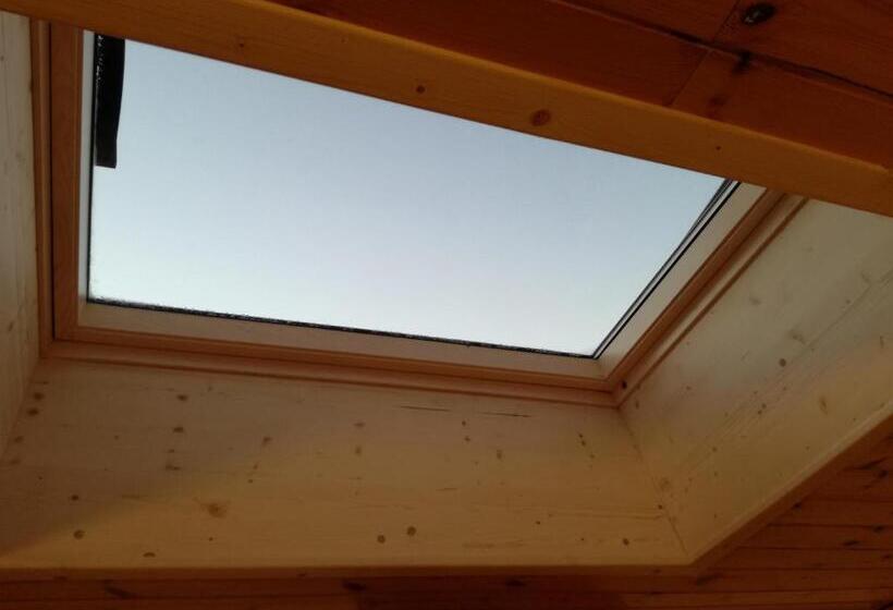 غرفة دور أخير, Maso Sveseri