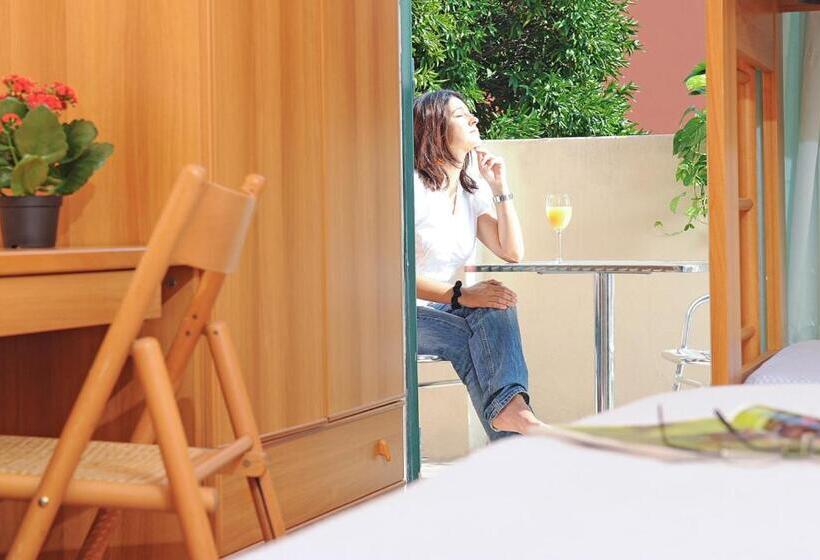 غرفة قياسية رباعية مطلة على البحر, Sporting Hotel Stella Maris