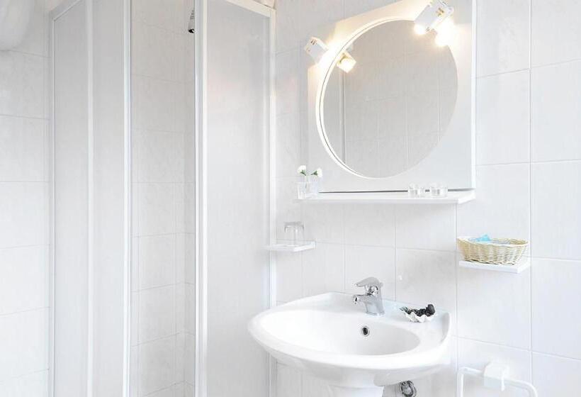 غرفة قياسية رباعية مطلة على البحر, Sporting Hotel Stella Maris