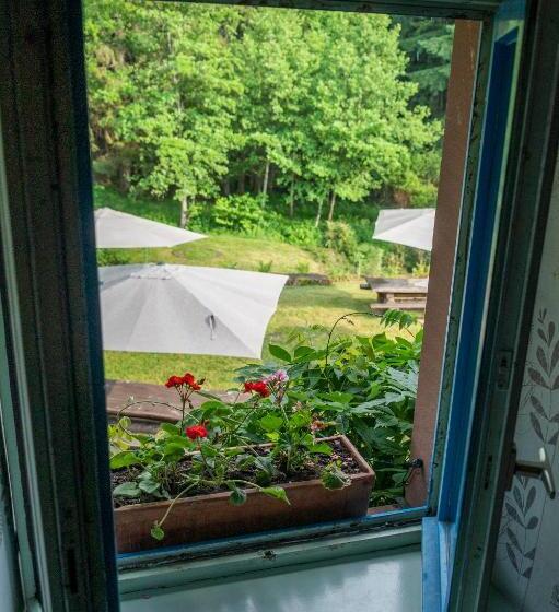 חדר משפחתי, Auberge De La Cholotte