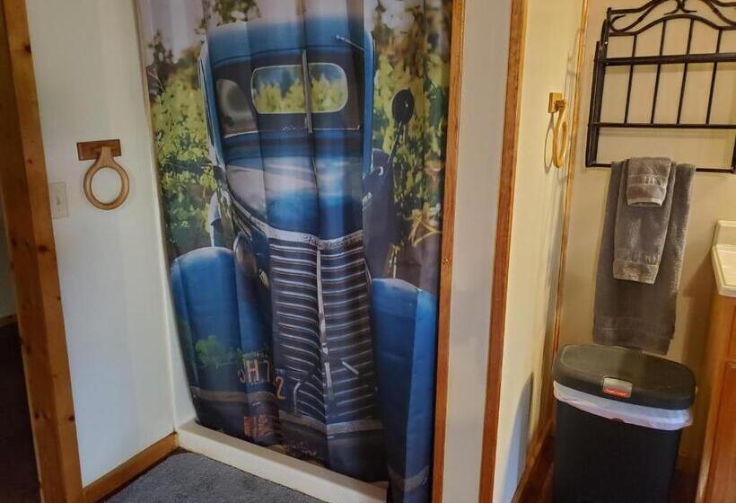 חדר סטנדרט עם מיטת קינג, Snyder S Knob