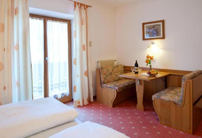 اتاق استاندارد سه نفره, Pension Sonnegg
