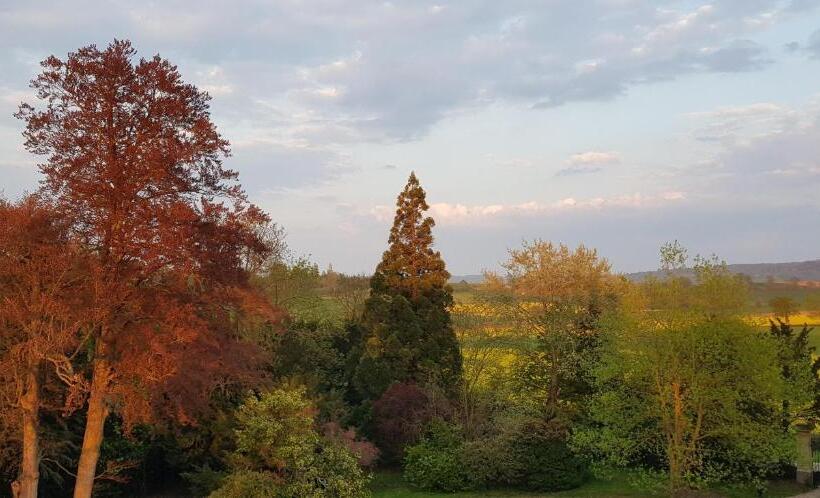 标准间, Chateau De Hiéville