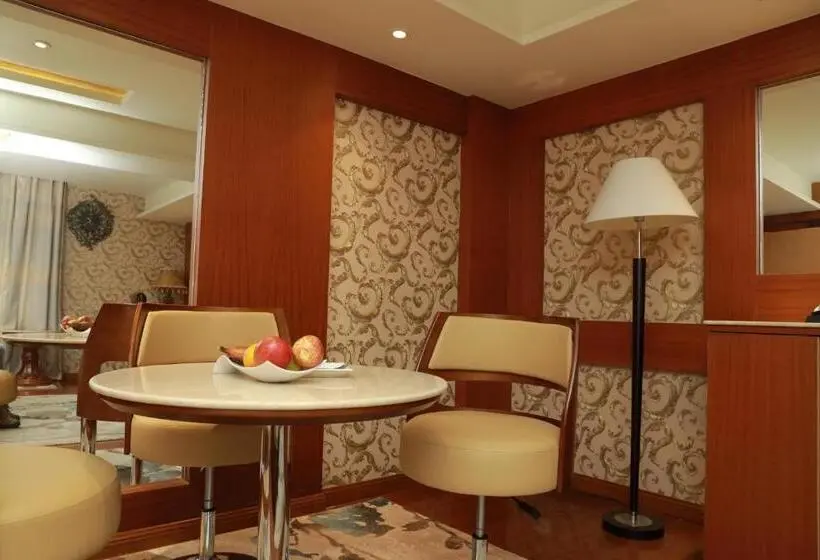 スタンダードスタジオ, The Hotel Park