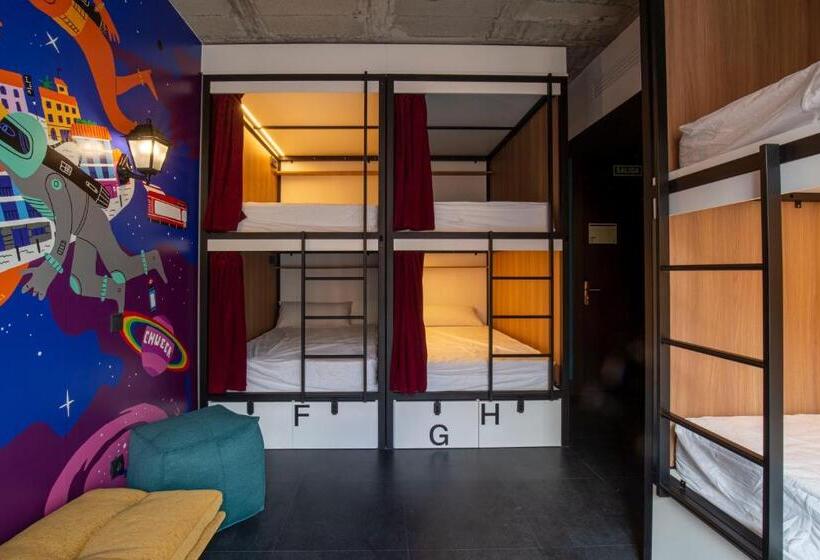 اتاق پرمیوم, The Central House Madrid Lavapiés