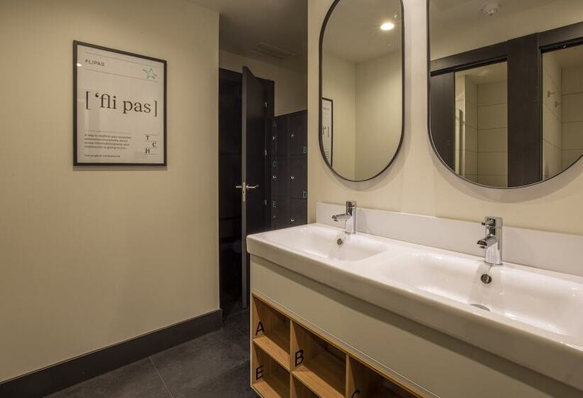 تختخواب در اتاق مشترک, The Central House Madrid Lavapiés