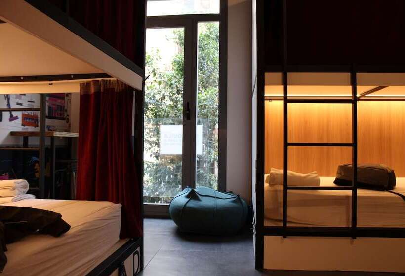 تختخواب در اتاق مشترک, The Central House Madrid Lavapiés