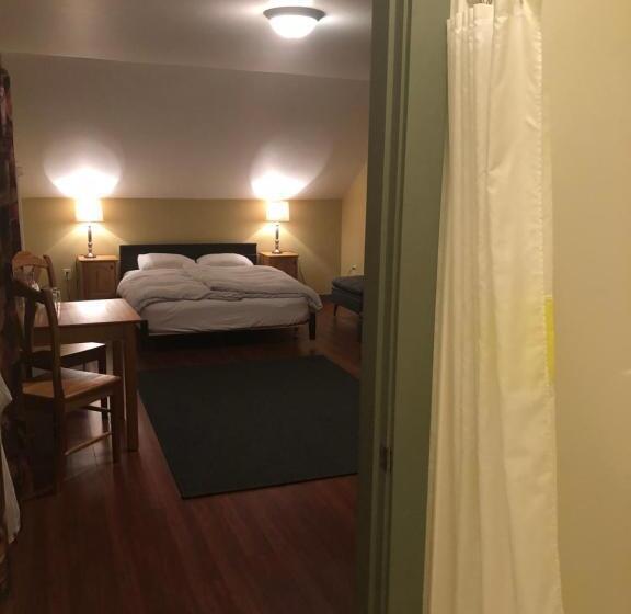 スタンダードルーム, Crowsnest Vineyards Guesthouse