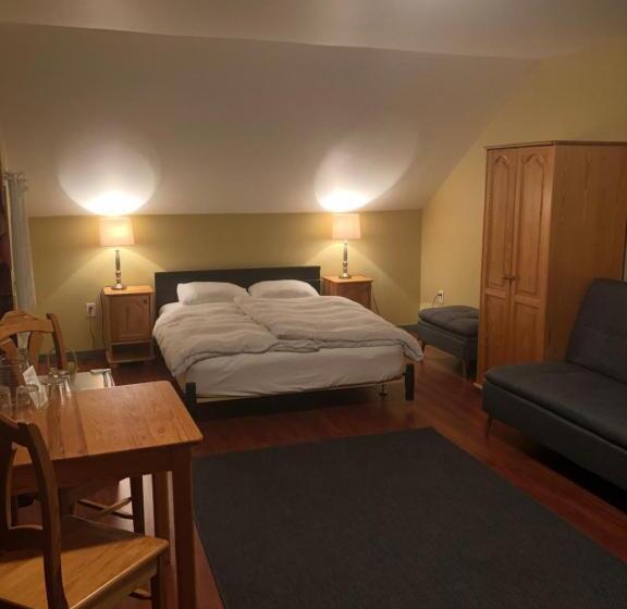 スタンダードルーム, Crowsnest Vineyards Guesthouse