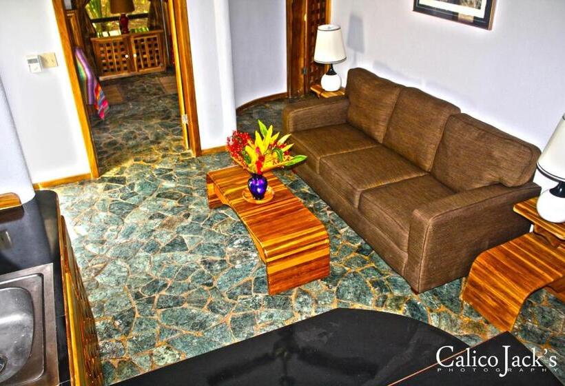 اتاق استاندارد سه نفره, Calico Jack's Resort