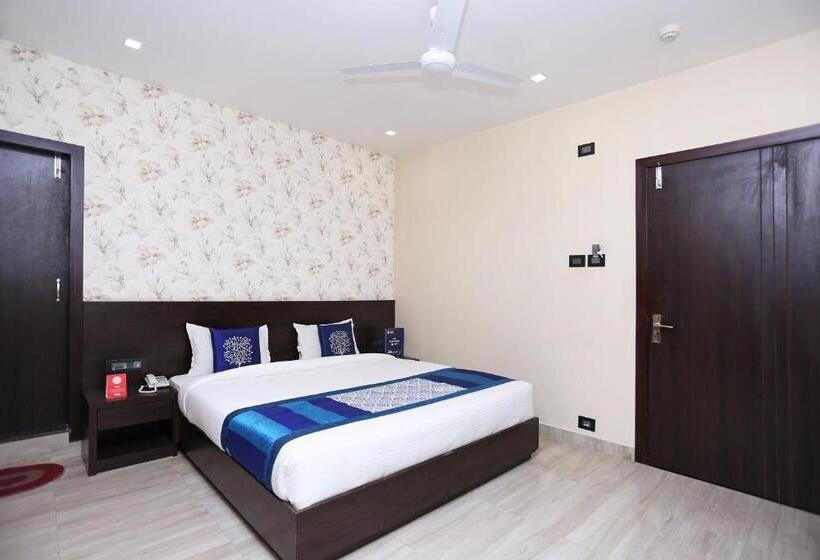 غرفة كلاسيكية ثلاثية, Super Capital O Niharika Guest House