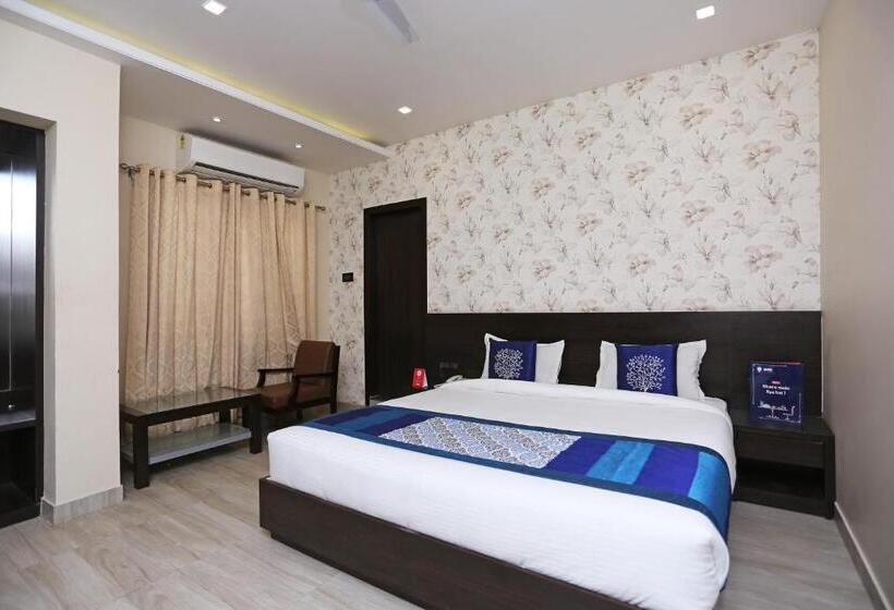 غرفة كلاسيكية ثلاثية, Super Capital O Niharika Guest House