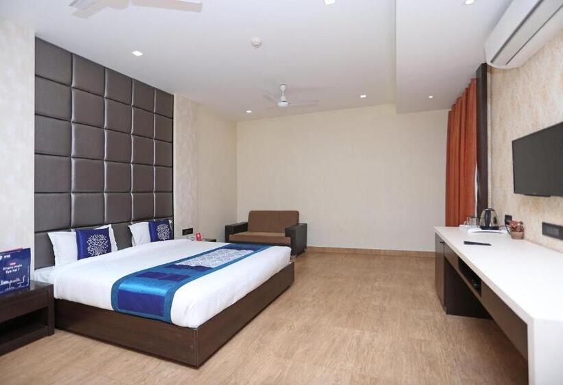 غرفة كلاسيكية ثلاثية, Super Capital O Niharika Guest House