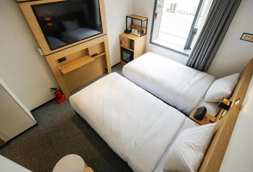 חדר סטנדרט נוף להרים, Henn Na Hotel Seoul Myeongdong