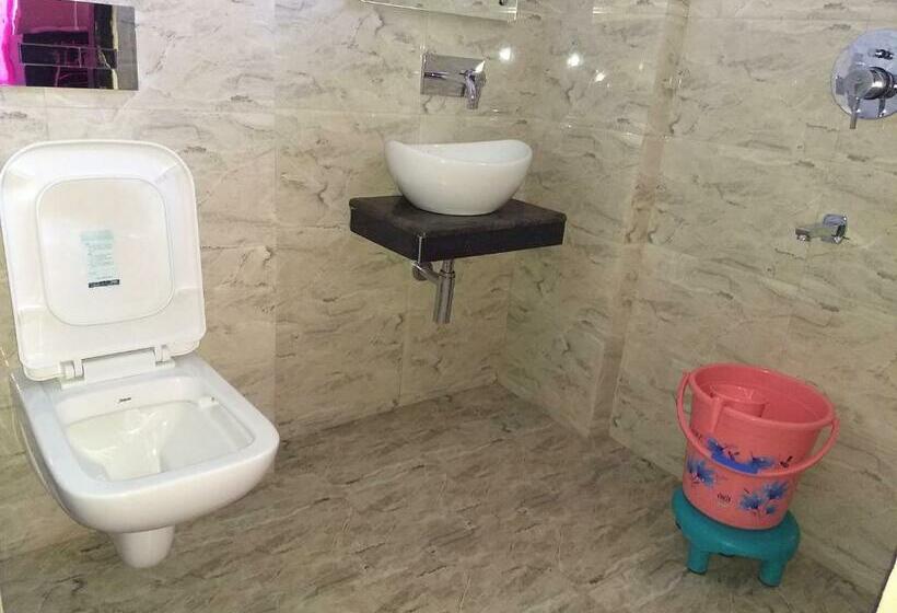 غرفة ديلوكس, Reyansh