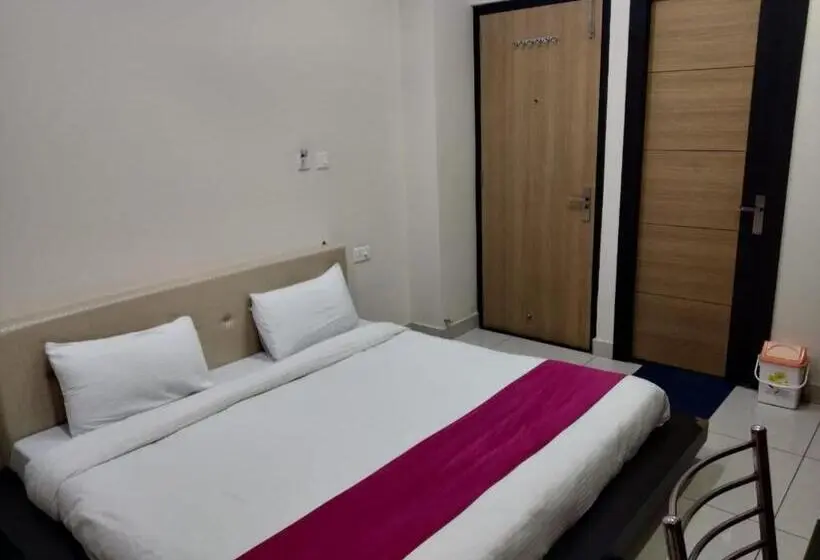 Chambre Deluxe, Reyansh