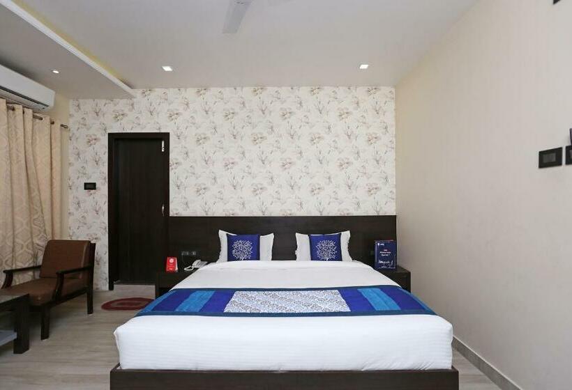 غرفة كلاسيكية ثلاثية, Super Capital O Niharika Guest House