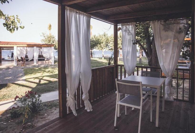 غرفة قياسية رباعية مطلة على البحر, Riva Del Sol Beach Resort