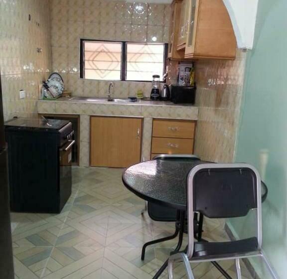 سوییت اجرایی, Gyason Royal Guest House