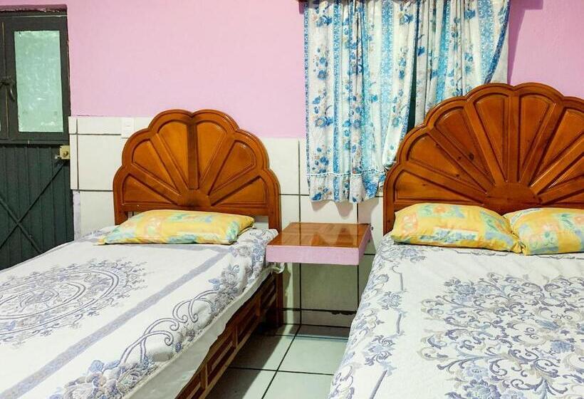 标准三人间, Posada Agua Escondida