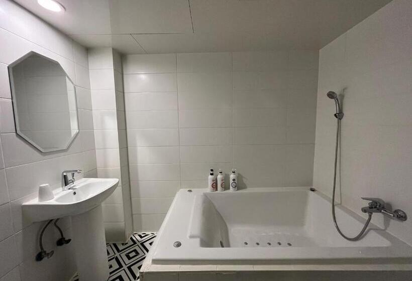Habitació Deluxe, Yaja Hwajeong Station
