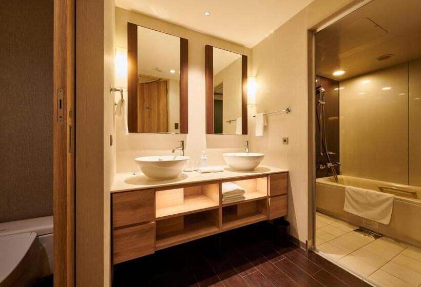 Апартаменты 4 Спальни, Cross Hotel Sapporo