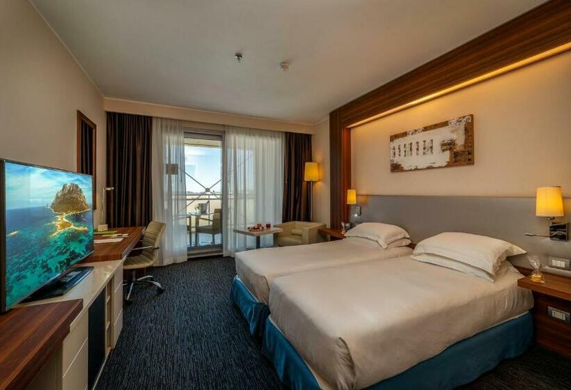 バルコニー付きデラックスルーム, Delta Hotels By Marriott Olbia Sardinia