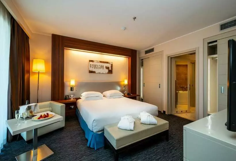 سوئیت با بالکن, Delta Hotels By Marriott Olbia Sardinia