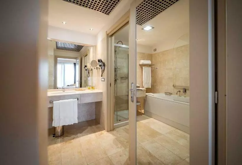 سوئیت با بالکن, Delta Hotels By Marriott Olbia Sardinia