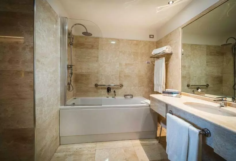 سوئیت با بالکن, Delta Hotels By Marriott Olbia Sardinia