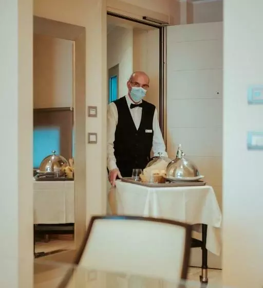 سوئیت با بالکن, Delta Hotels By Marriott Olbia Sardinia