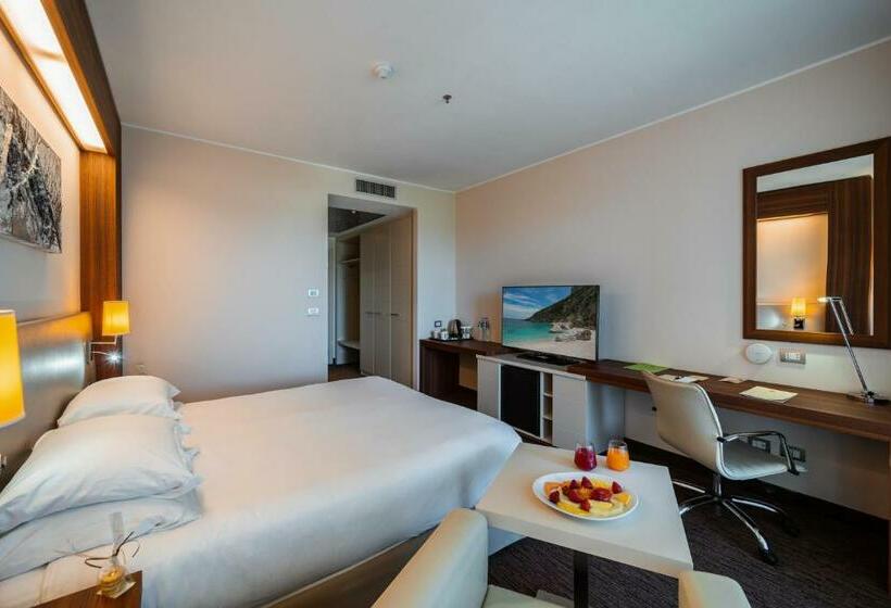 バルコニー付きデラックスルーム, Delta Hotels By Marriott Olbia Sardinia