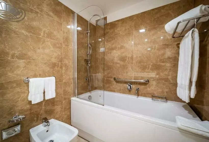 اتاق لوکس با بالکن, Delta Hotels By Marriott Olbia Sardinia