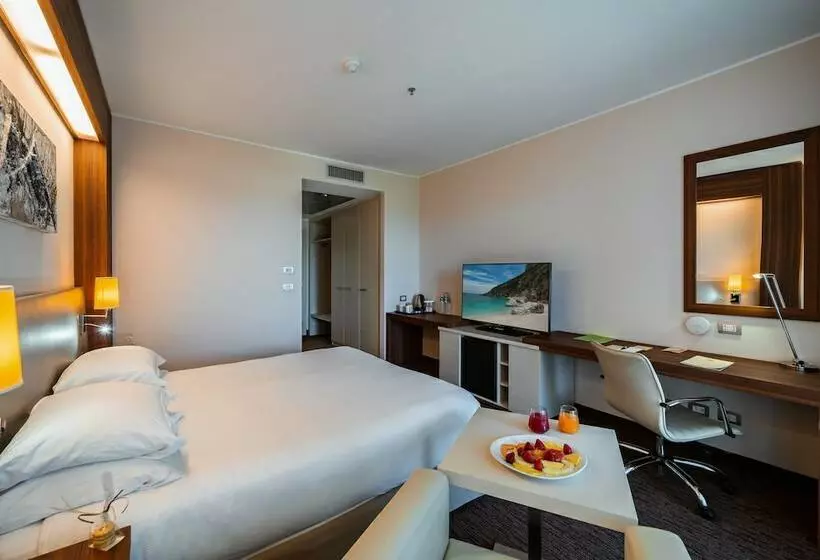 اتاق لوکس با بالکن, Delta Hotels By Marriott Olbia Sardinia