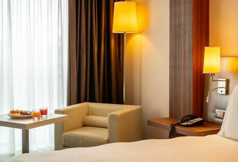 اتاق لوکس با بالکن, Delta Hotels By Marriott Olbia Sardinia