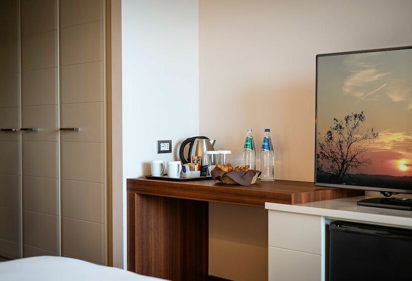 バルコニー付きデラックスルーム, Delta Hotels By Marriott Olbia Sardinia