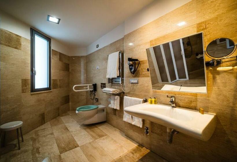 身障者適用スタンダードルーム, Delta Hotels By Marriott Olbia Sardinia