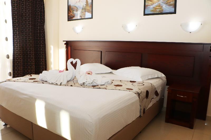 스탠다드 룸, Kosta Famissi