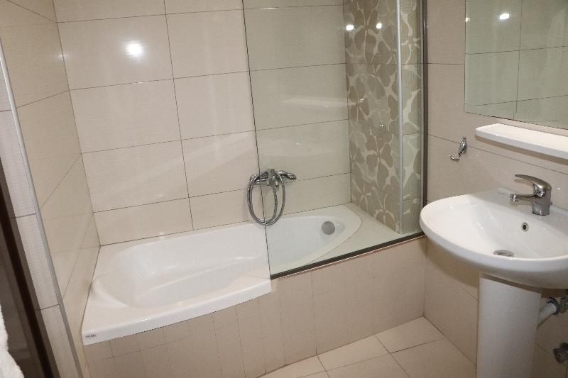 Номер Стандарт, Kosta Famissi