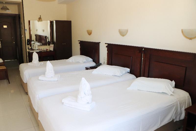 스탠다드 트리플 룸, Kosta Famissi