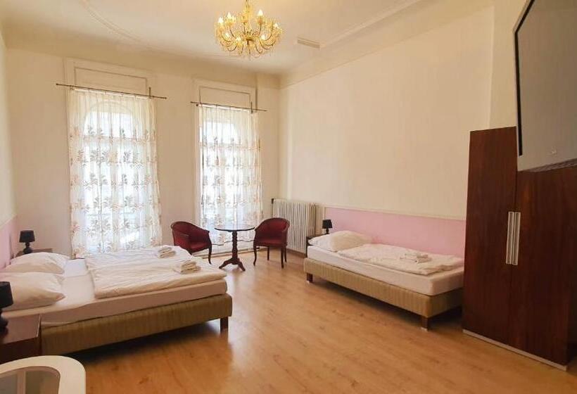 غرفة سوبيريور ثلاثية, Palacky