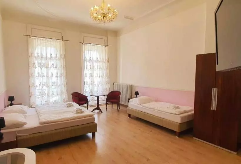 اتاق سوپریور سه تخته, Palacky