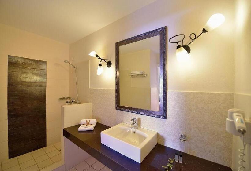 غرفة قياسية ثلاثية, Pelican