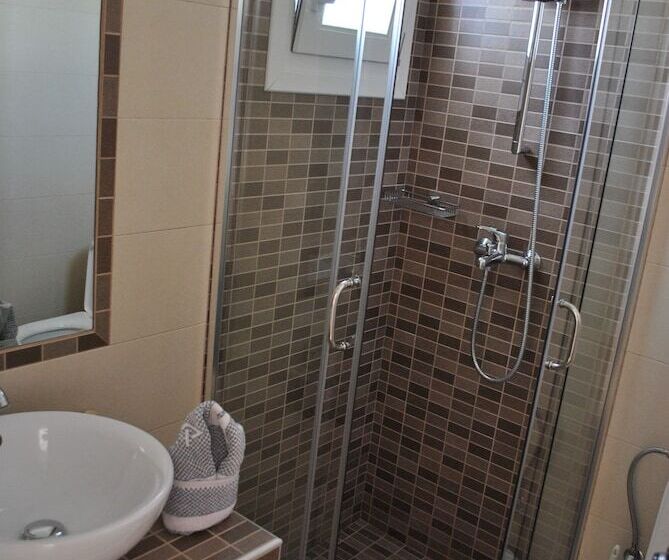 חדר אקונומי, Petinaros