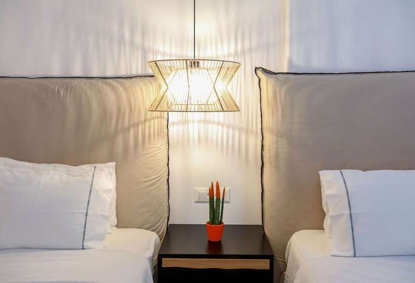 חדר סטנדרט לשלושה, Petinaros