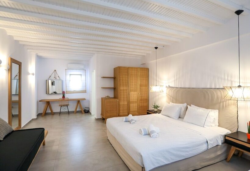 חדר סטנדרט לשלושה, Petinaros