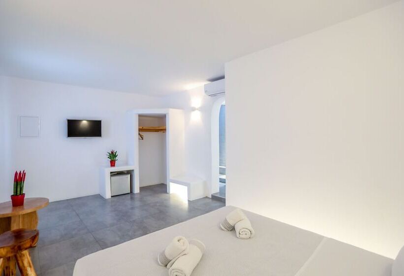 חדר סטנדרט לארבעה, Petinaros