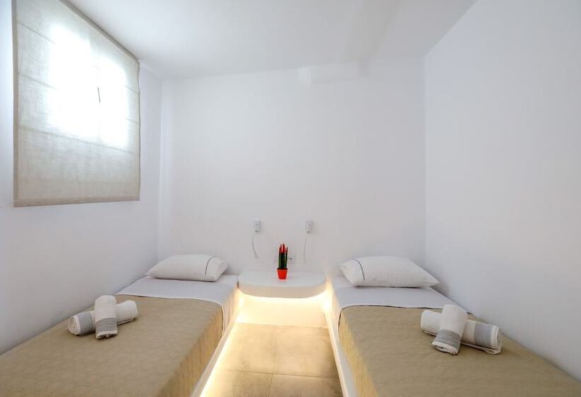 חדר סטנדרט לארבעה, Petinaros